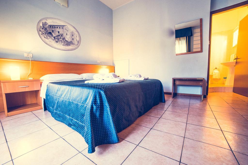 Hotel La Gaietta Millesimo Pokoj fotografie