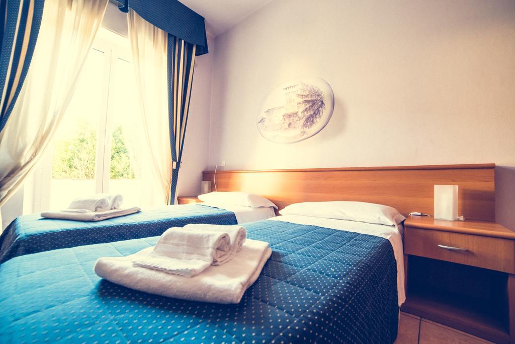 Hotel La Gaietta Millesimo Pokoj fotografie